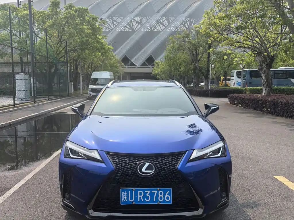 Lexus UX 2020 — фото 2
