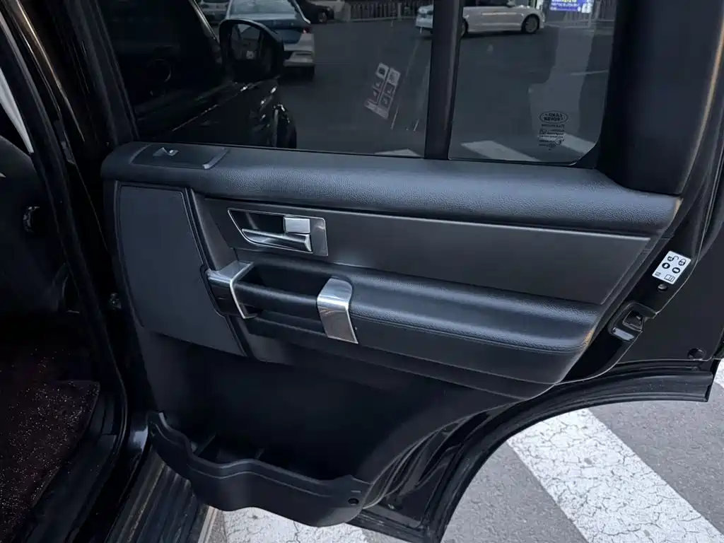 Land Rover Discovery 2017 — фото 20