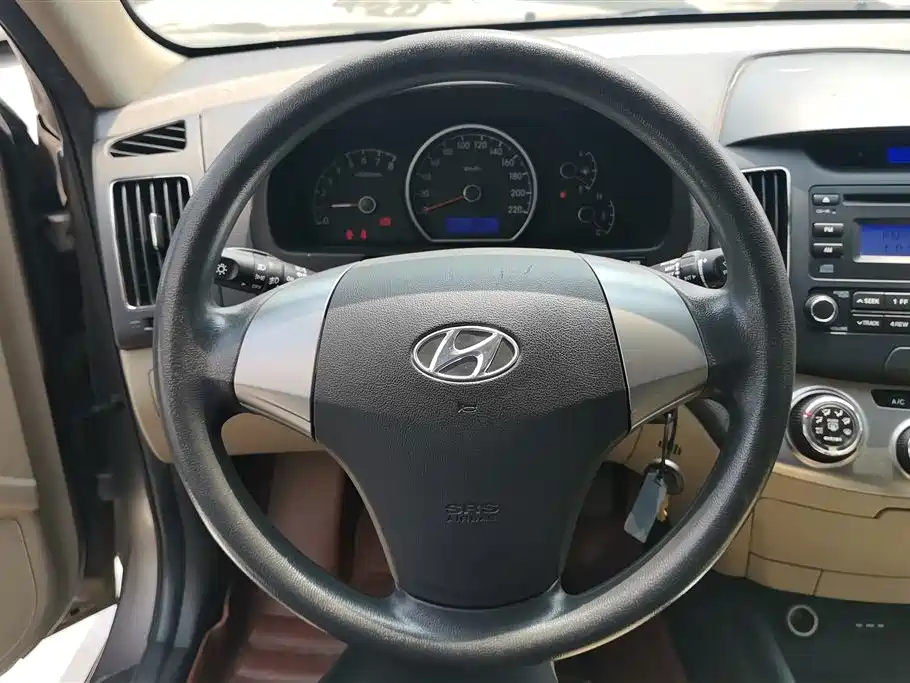 Hyundai Elantra 2015 — фото 15