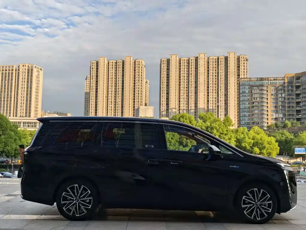 GAC Motor E8 PHEV 2024 — фото 10