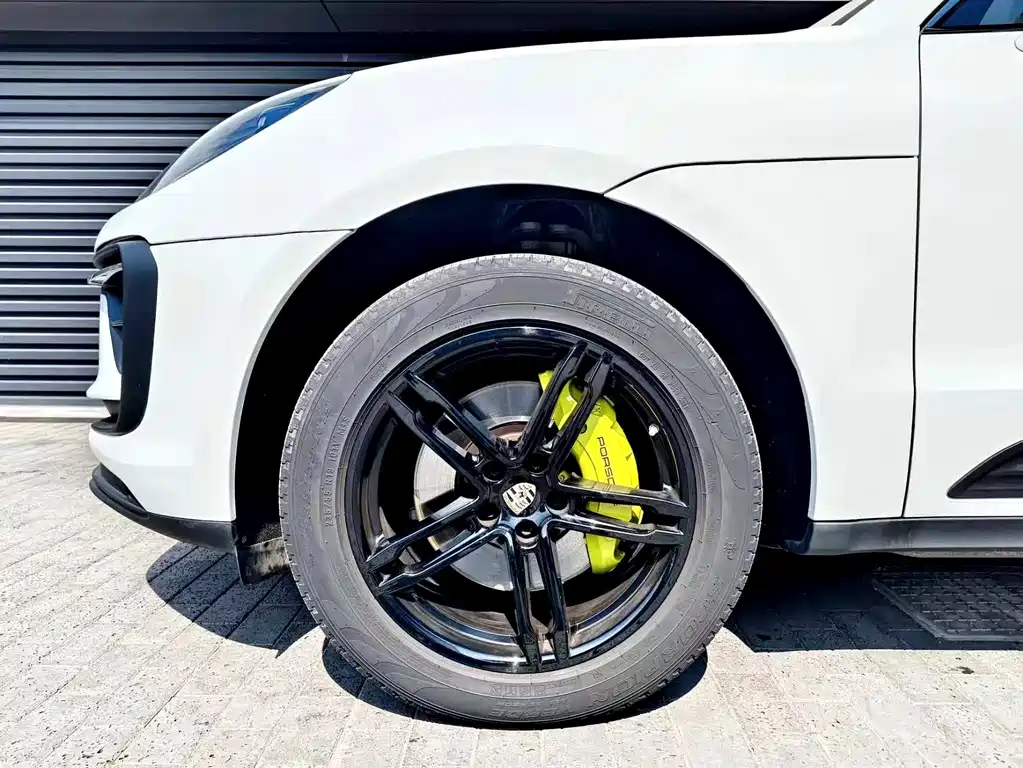 Porsche Macan 2022 — фото 17