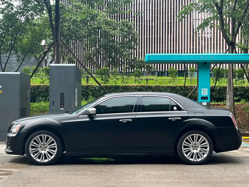 Chrysler 300C 2015 — фото 4
