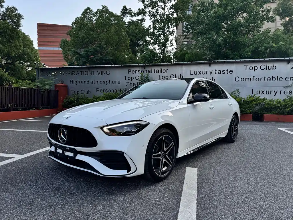 Mercedes-Benz C-Class 2025 — фото 1