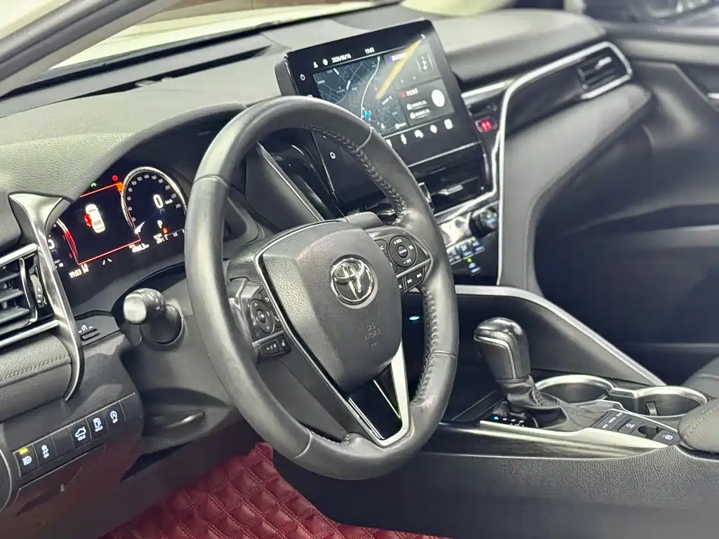 Toyota Camry 2021 — фото 14