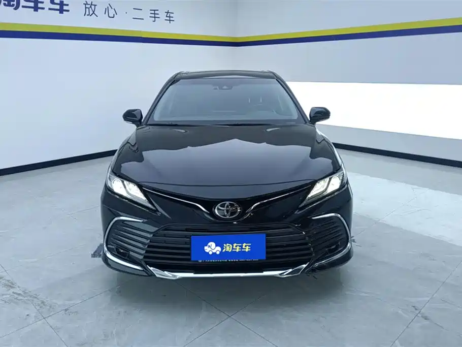 Toyota Camry 2023 — фото 2