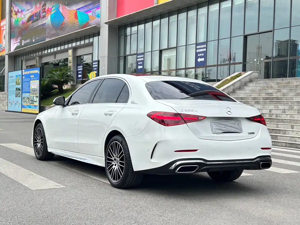 Mercedes-Benz C-Class 2023 — фото 4