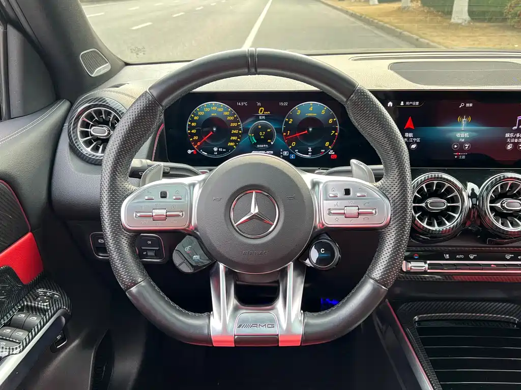 Mercedes-Benz GLB AMG 2023 — фото 12