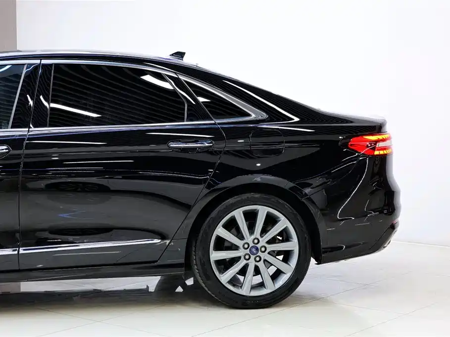 Ford Taurus 2020 — фото 4