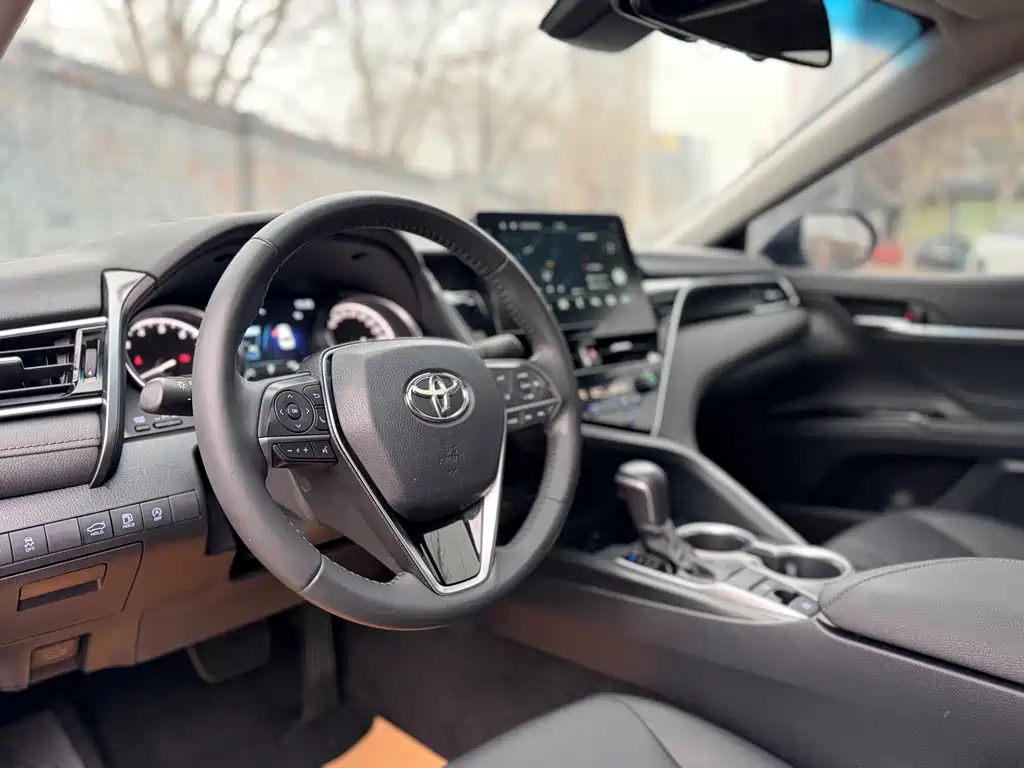 Toyota Camry 2022 — фото 5