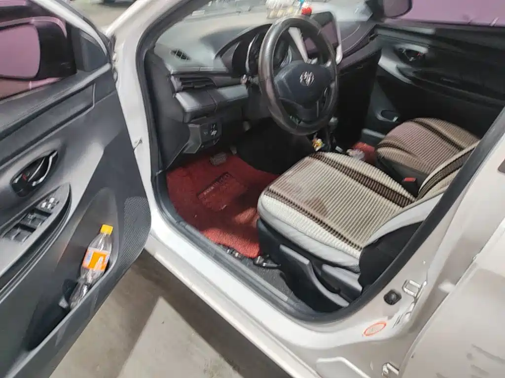 Toyota Yaris L 2019 — фото 16