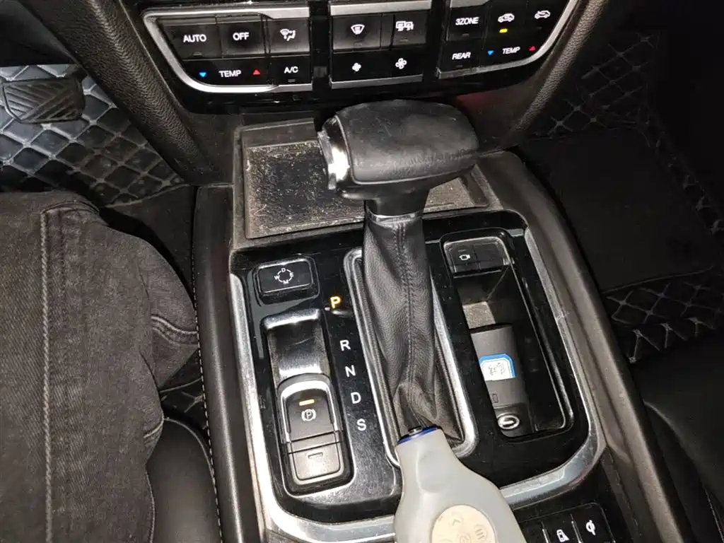 GAC Motor Trumpchi GS8 2017 — фото 14