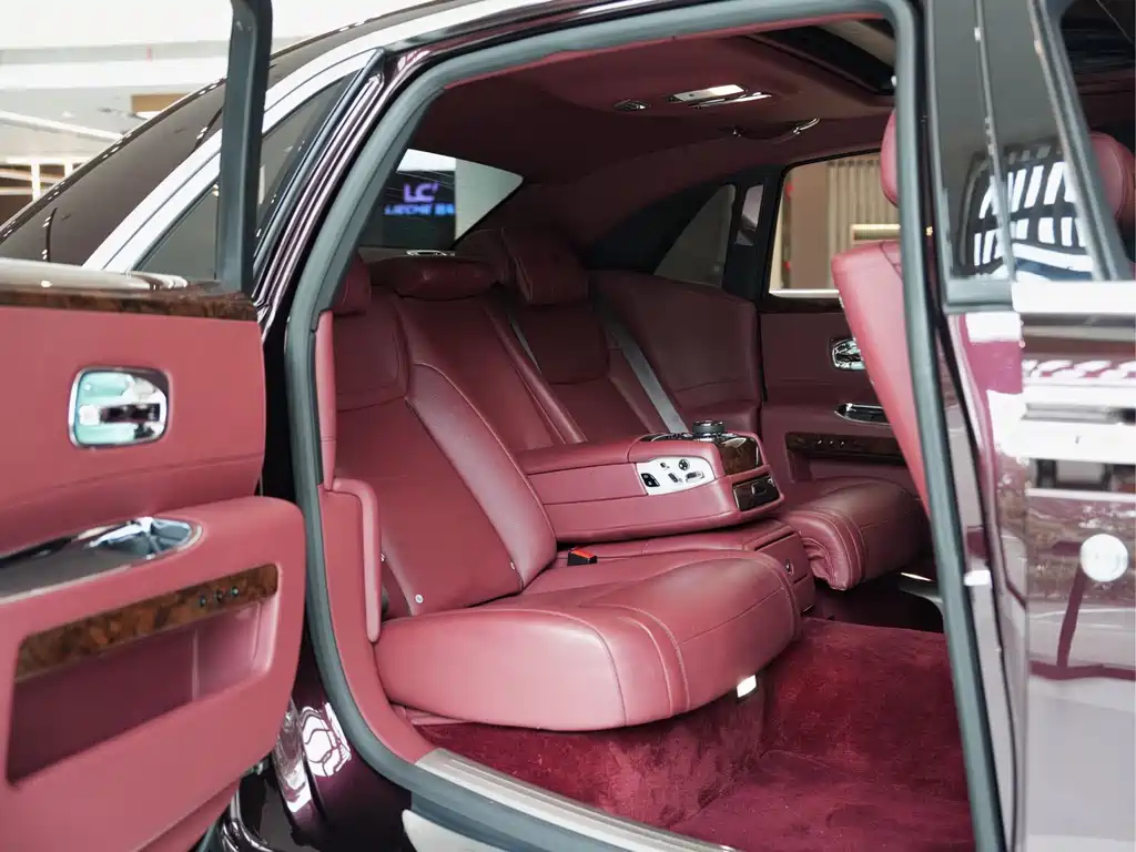 Rolls-Royce Ghost 2020 — фото 12