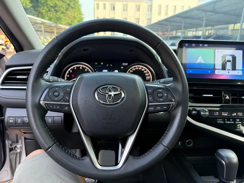 Toyota Camry 2023 — фото 15