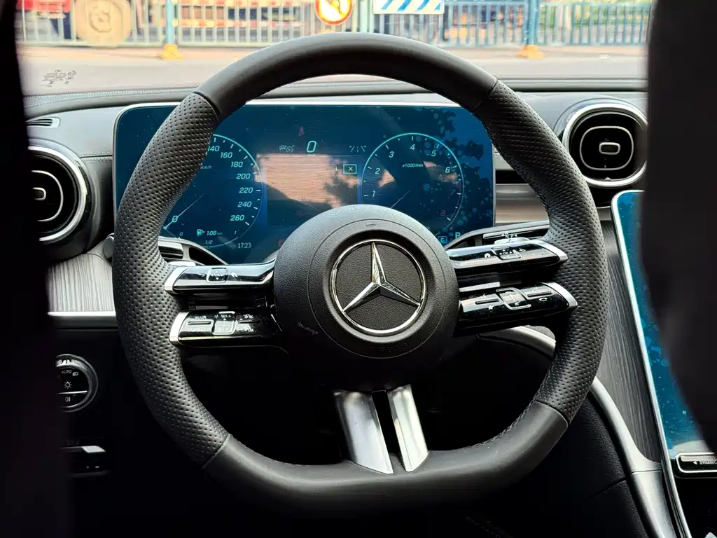 Mercedes-Benz C-Class 2024 — фото 10