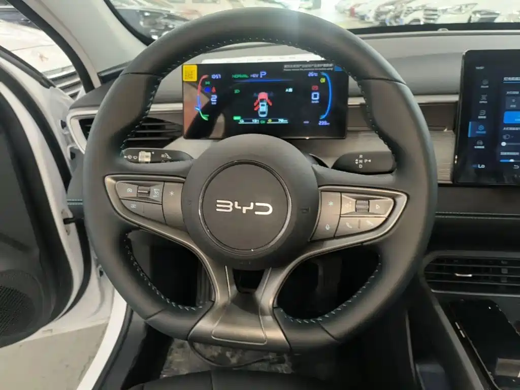 BYD Seal 05 DM-i 2026 — фото 11