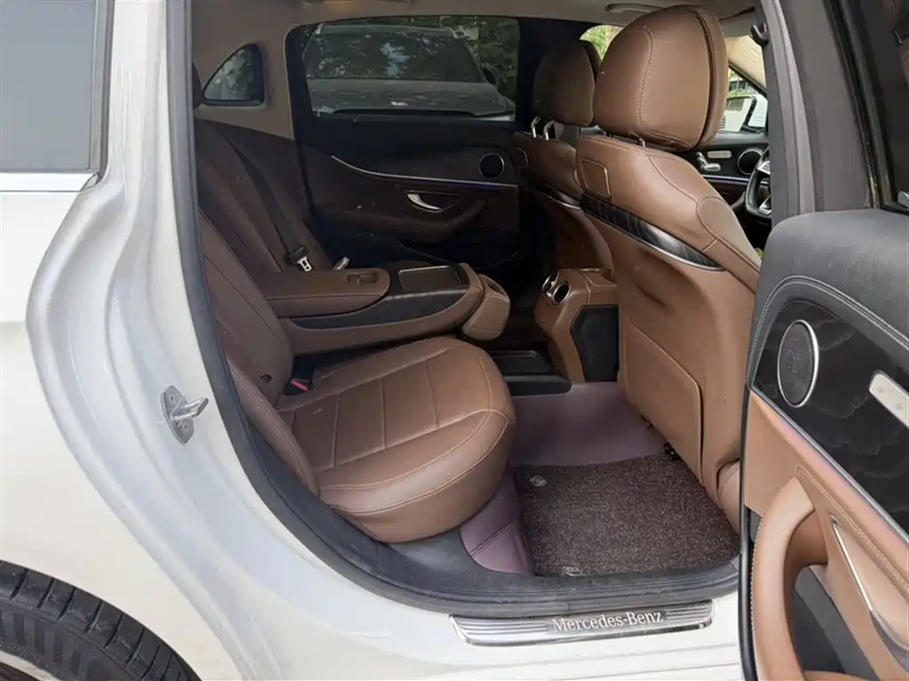 Mercedes-Benz E-Class 2018 — фото 14