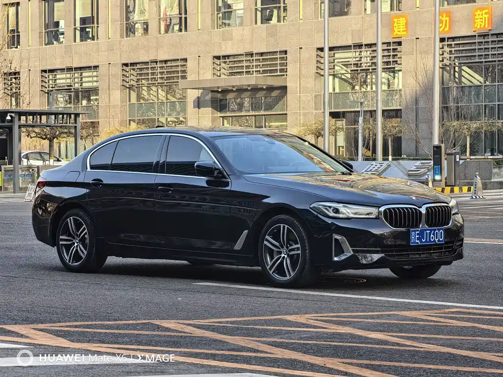 BMW 5 Series 2022 — фото 10
