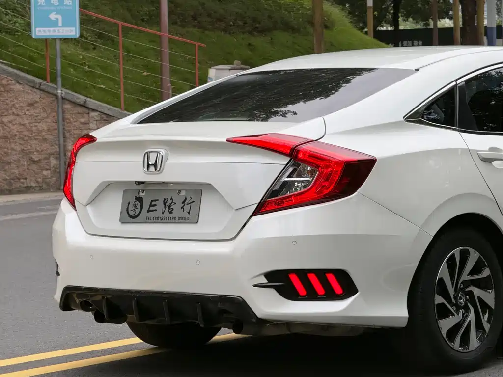 Honda Civic 2017 — фото 21