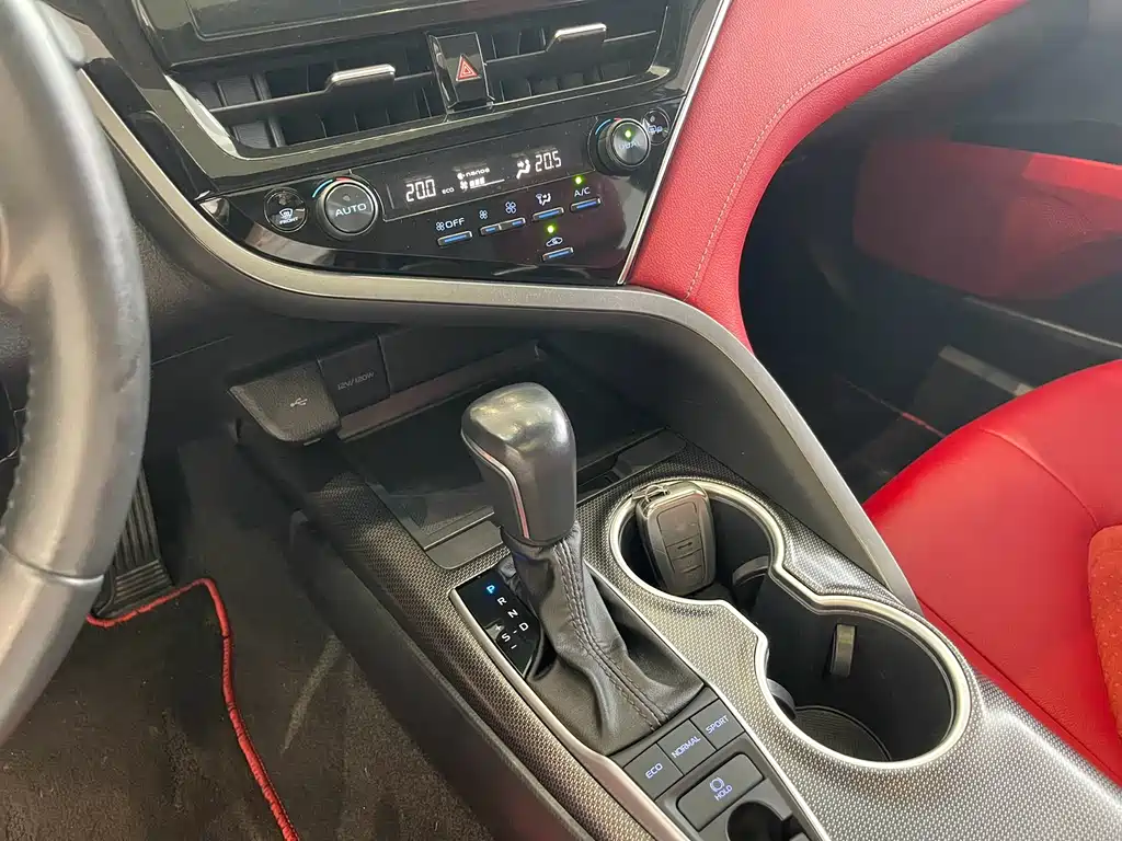 Toyota Camry 2023 — фото 20