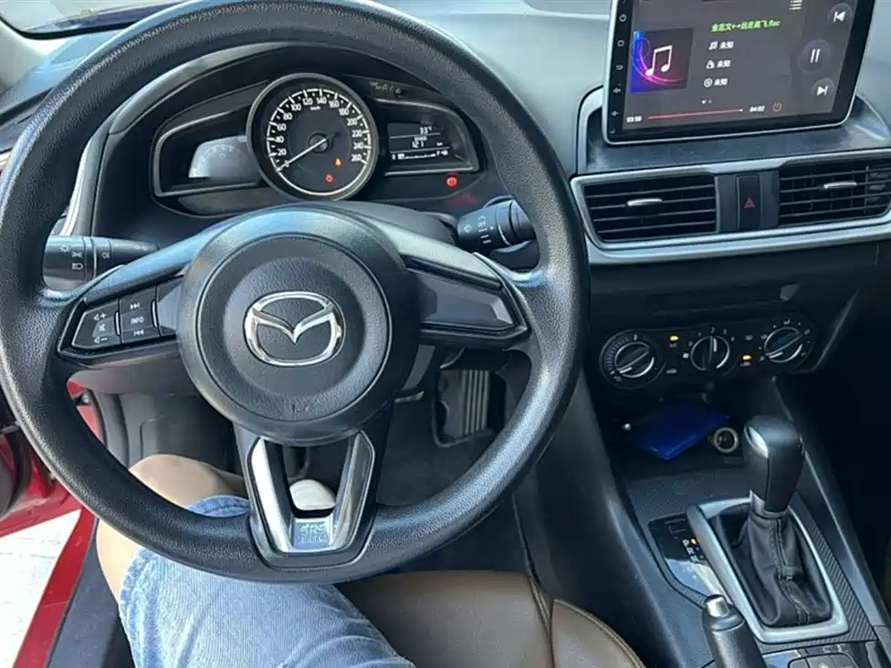 Mazda 3 Axela 2018 — фото 10