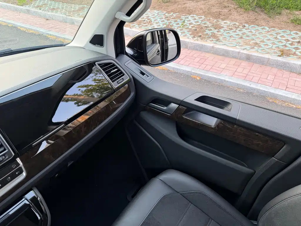 Volkswagen Multivan 2019 — фото 10