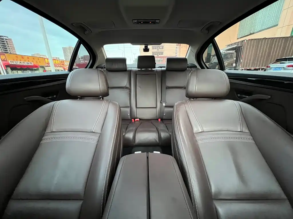 BMW 5 Series 2017 — фото 19
