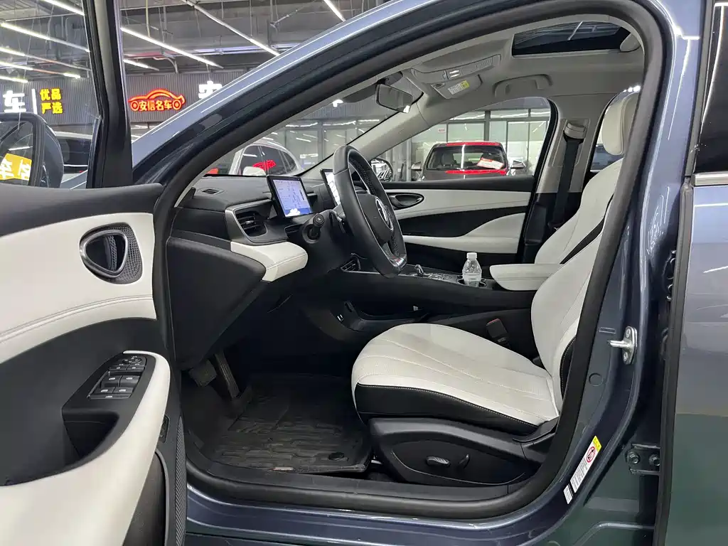 BYD Seal 05 DM-i 2025 — фото 10