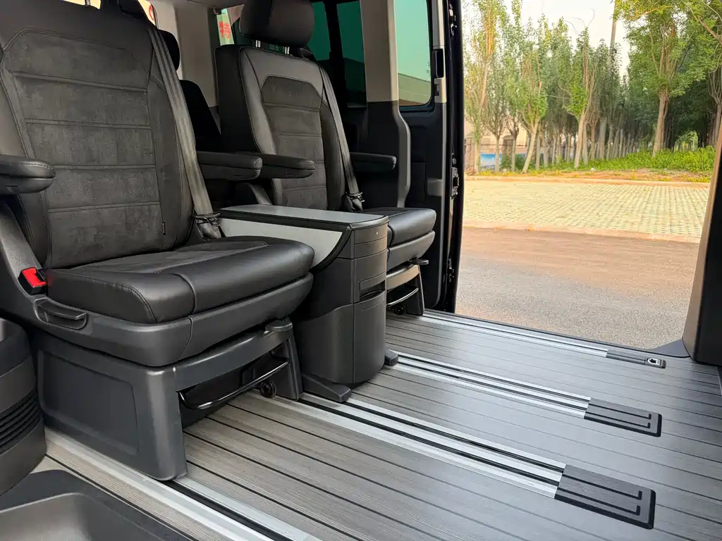 Volkswagen Multivan 2019 — фото 18