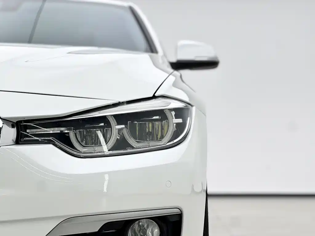 BMW 3 Series 2019 — фото 13