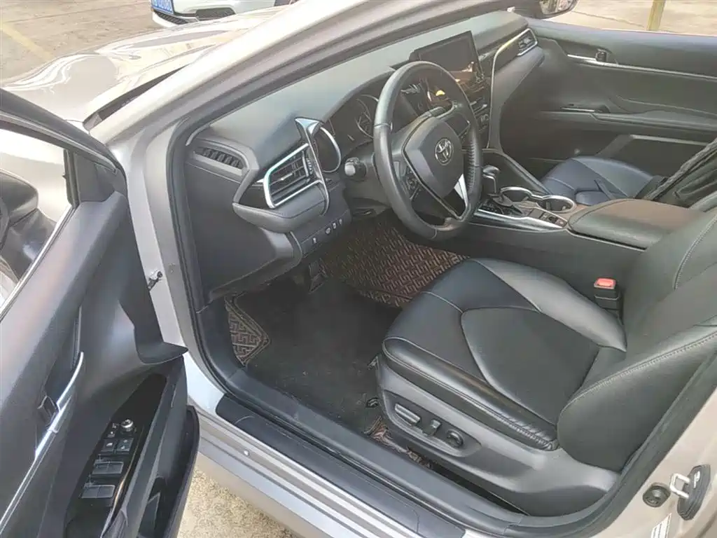 Toyota Camry 2022 — фото 16