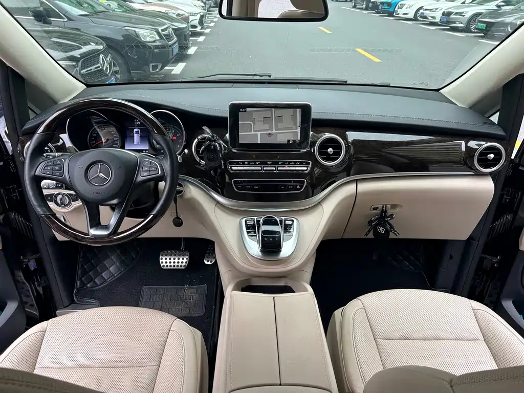 Mercedes-Benz V-Class 2020 — фото 7