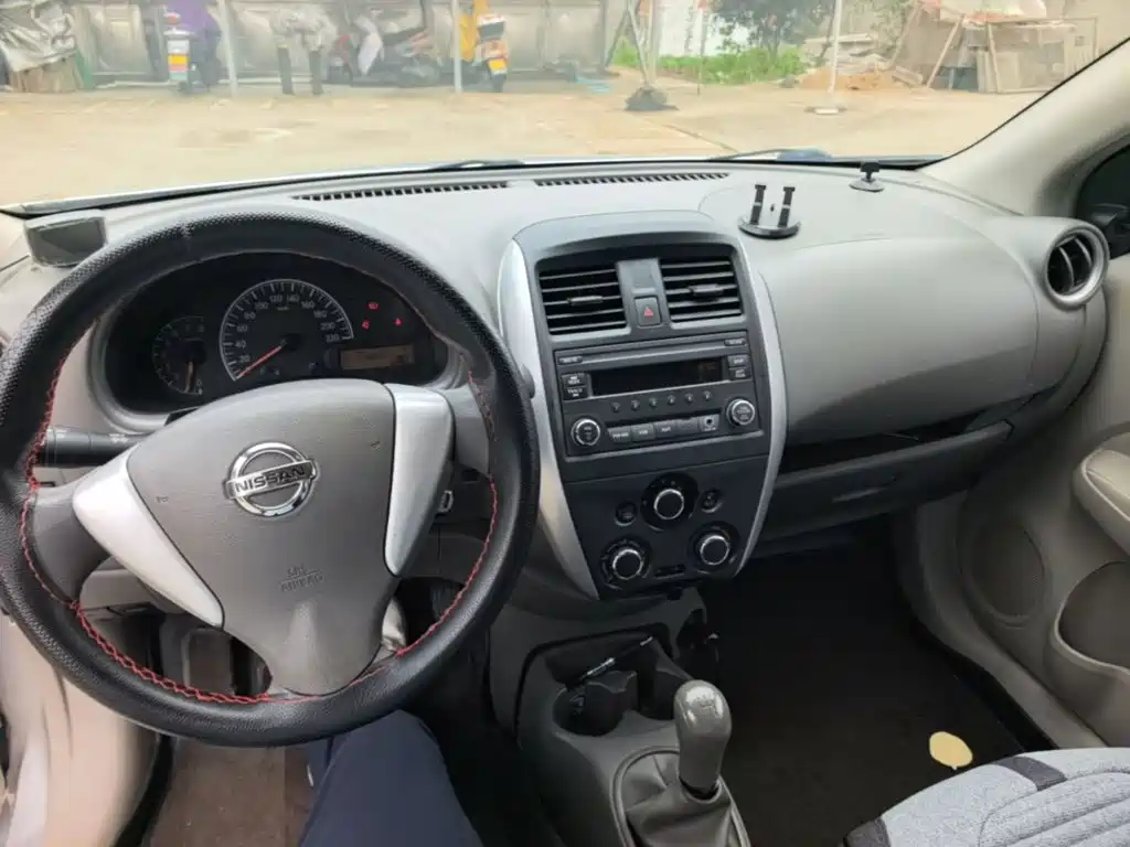 Nissan Sunny 2015 — фото 10