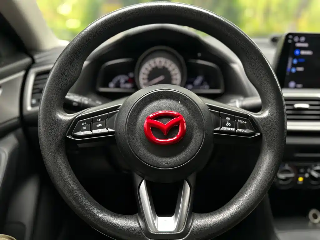 Mazda 3 Axela 2017 — фото 9