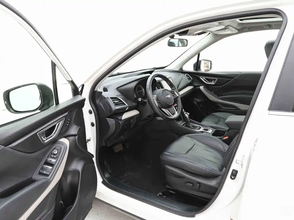 Subaru Forester 2022 — фото 8