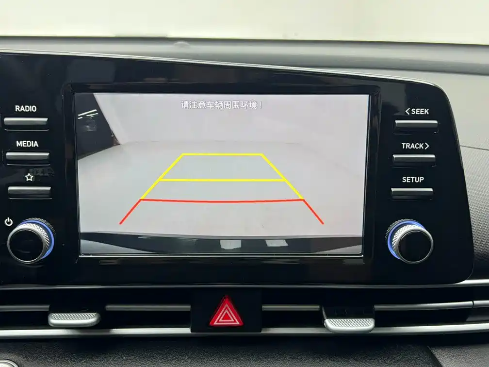 Hyundai Elantra 2025 — фото 15