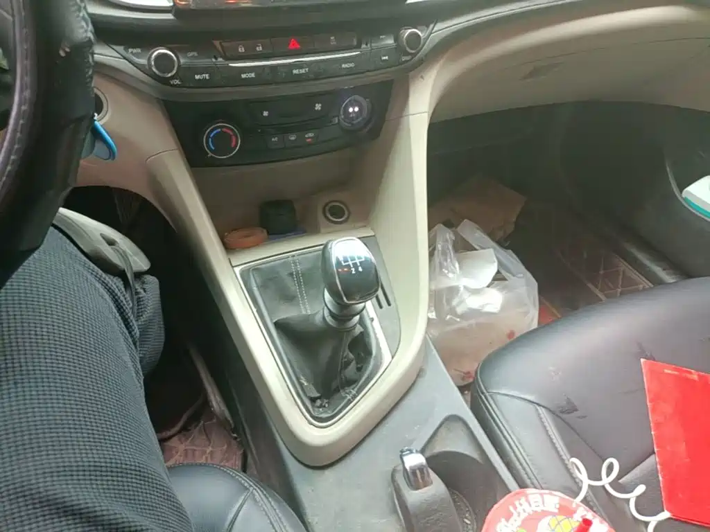 Buick Excelle 2015 — фото 14