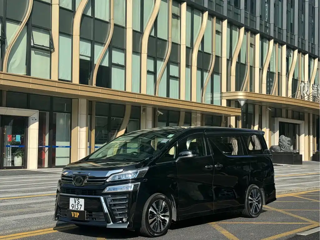 Toyota Vellfire 2018 — фото 1