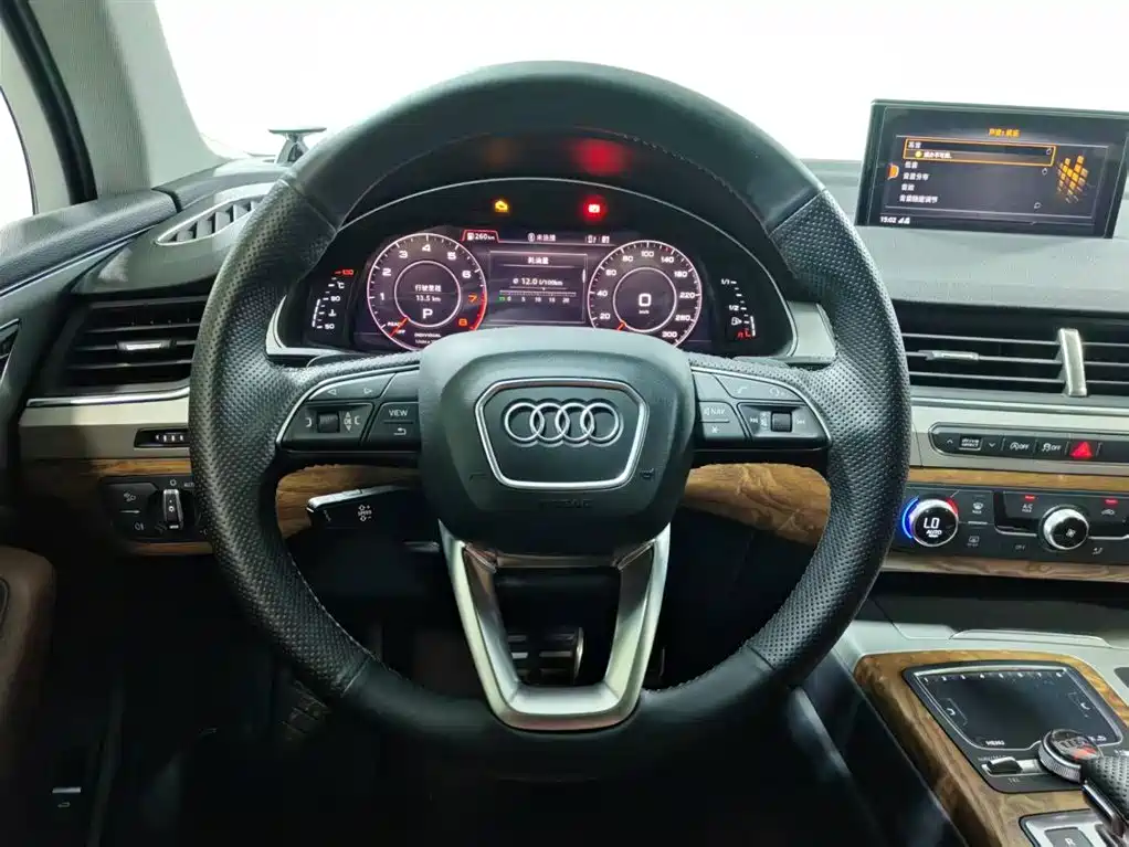 Audi Q7 2020 — фото 11