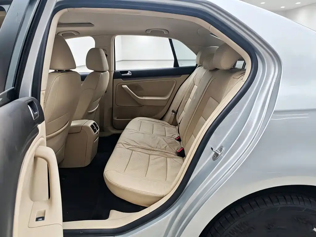 Volkswagen Sagitar 2011
