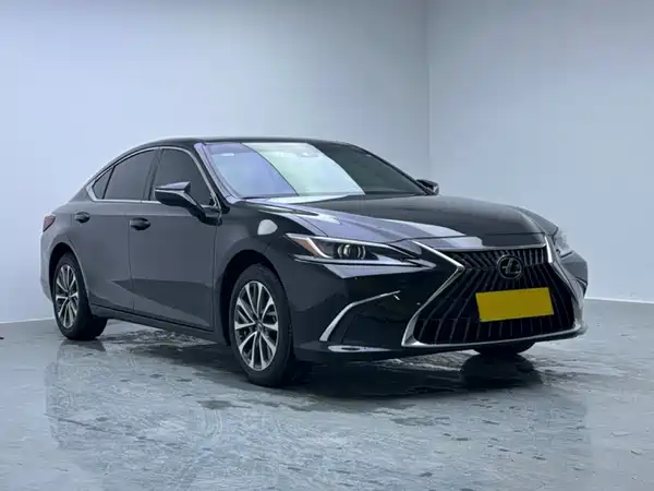 Lexus ES 2024