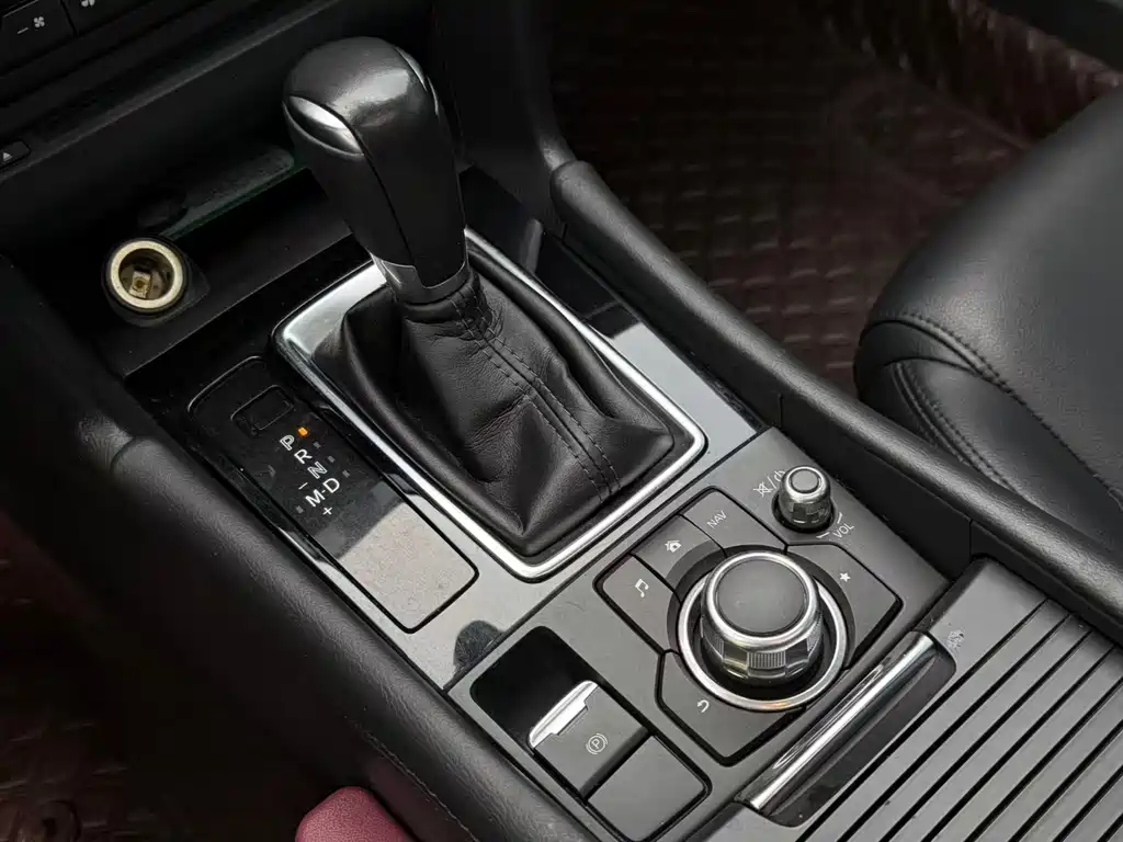 Mazda 3 Axela 2017 — фото 11