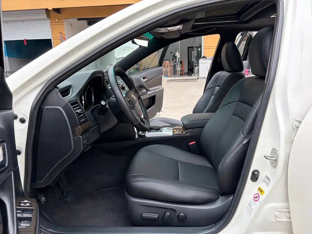 Toyota Reiz 2014