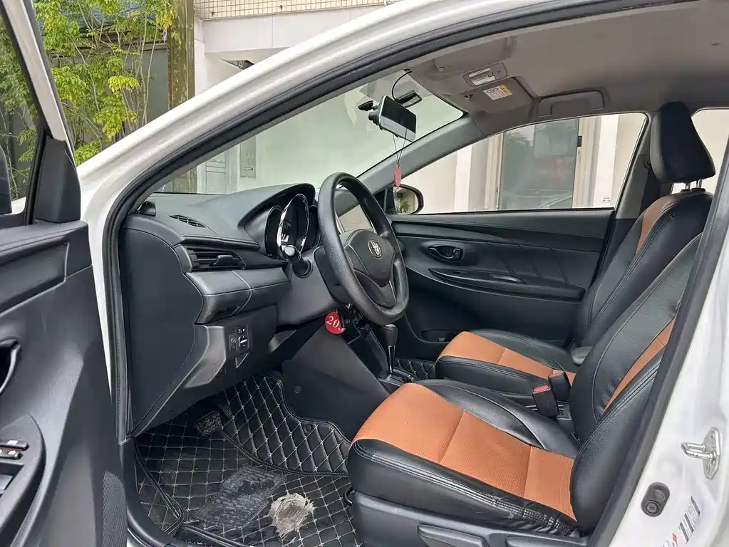 Toyota Yaris L 2019 — фото 4