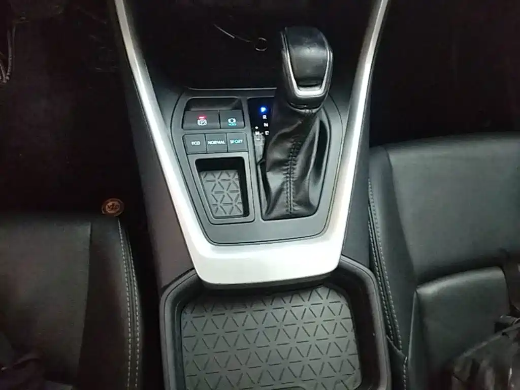 Toyota Wildlander 2023 — фото 10