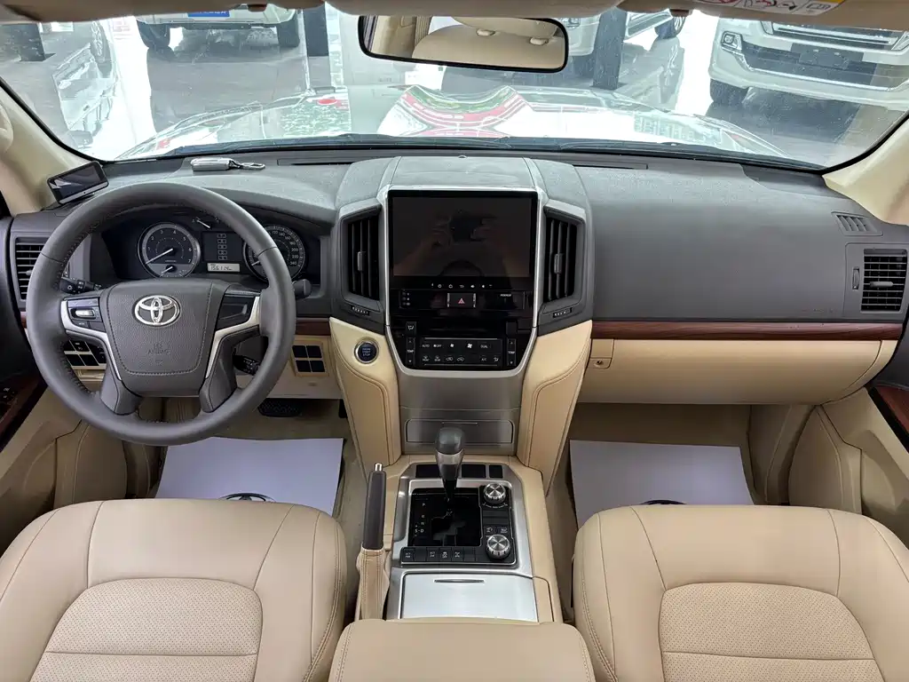 Toyota Land Cruiser 2017 — фото 7