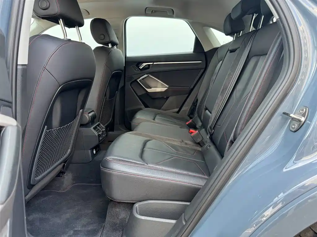 Audi Q3 Sportback 2023 — фото 12