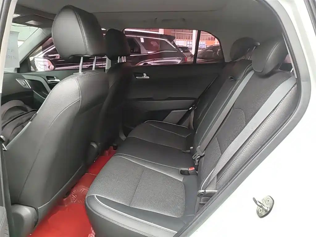 Hyundai ix25 2017 — фото 17