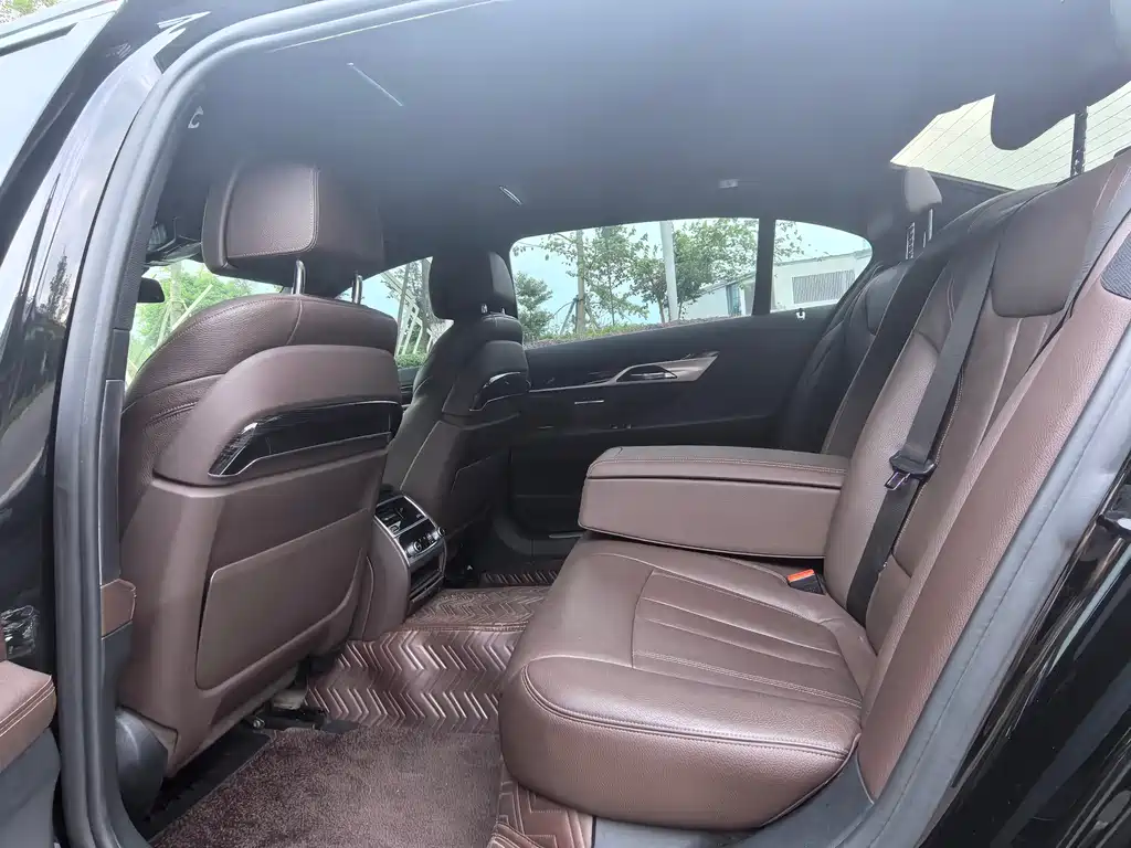 BMW 7 Series 2019 — фото 12