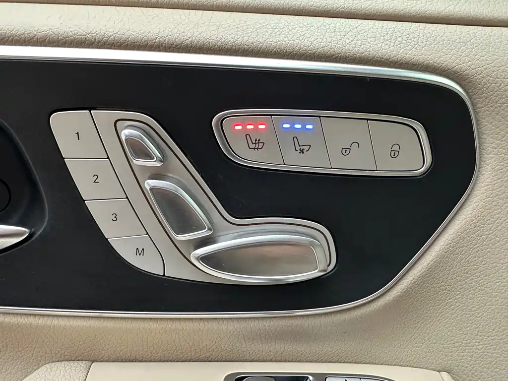 Mercedes-Benz V-Class 2016 — фото 16