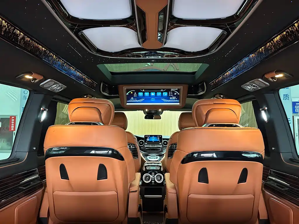 Mercedes-Benz V-Class 2023 — фото 15